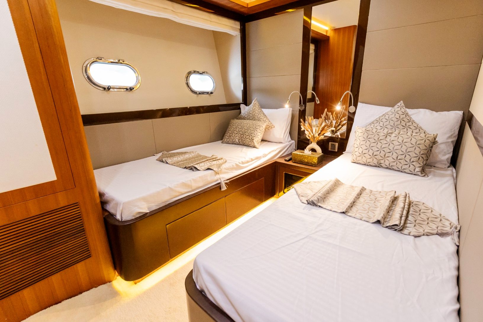 Sky Walker Caliente yacht, image 12