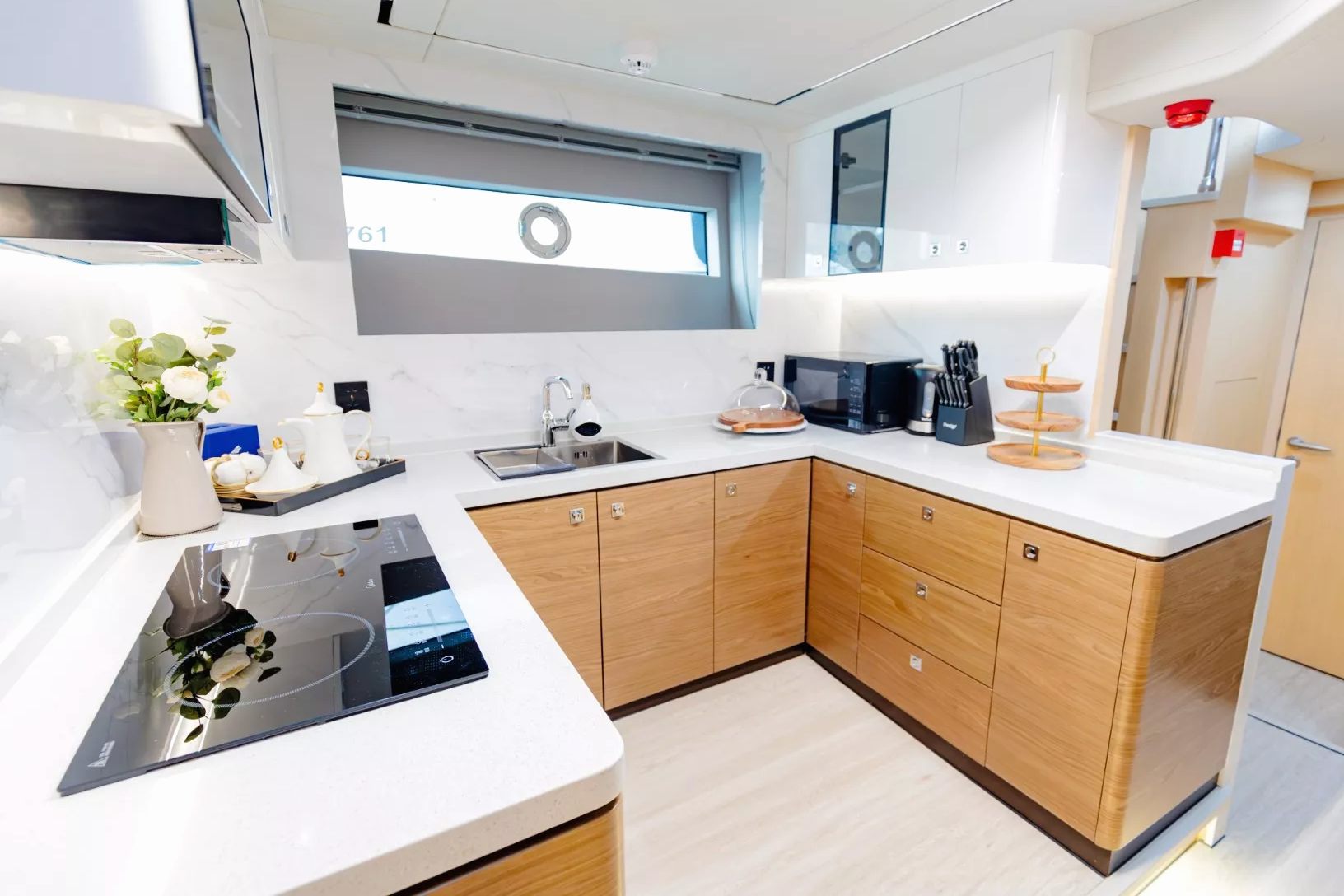 Sky Walker Reno yacht, image 10