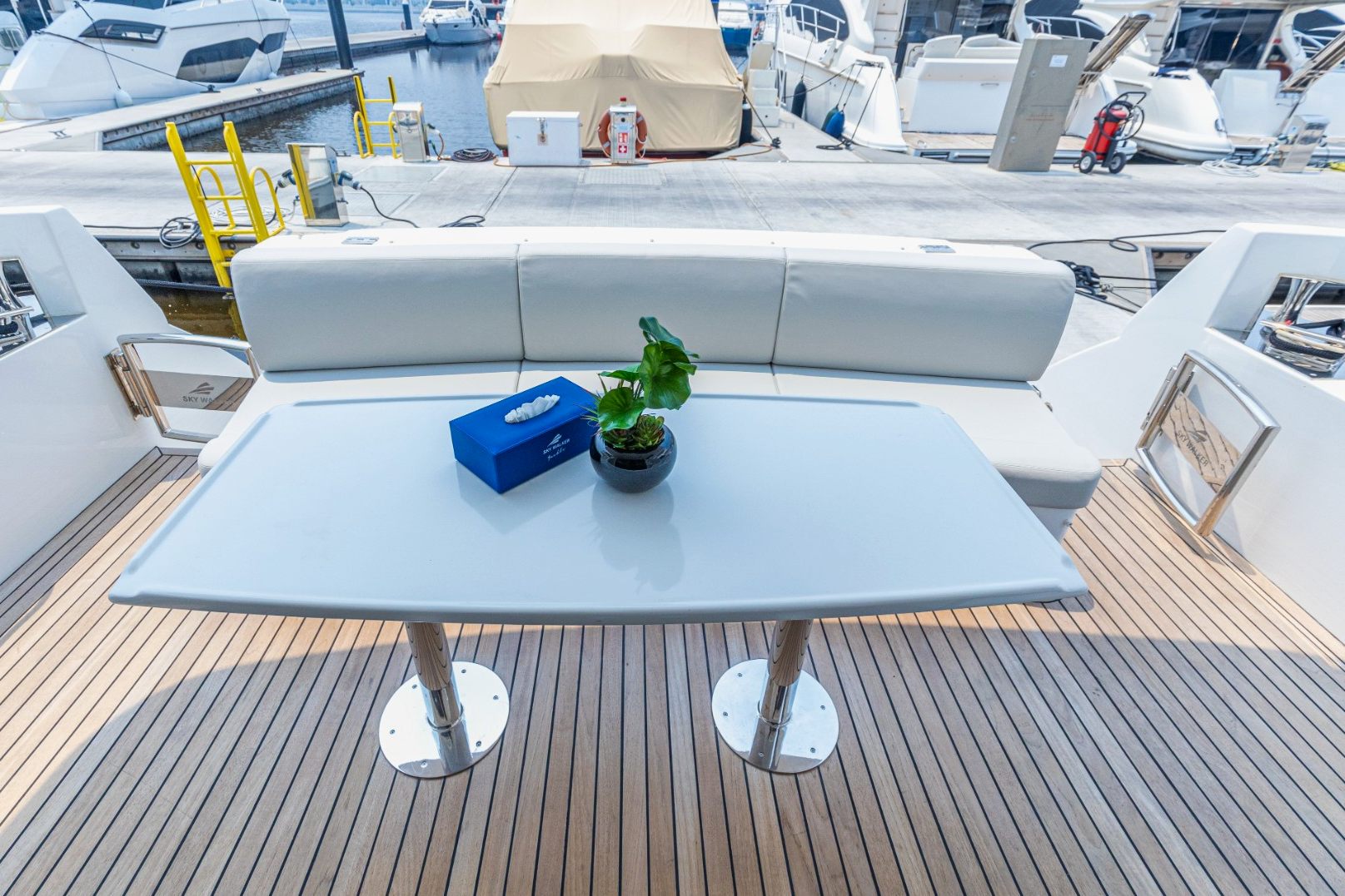 Sky Walker Lee yacht, image 11