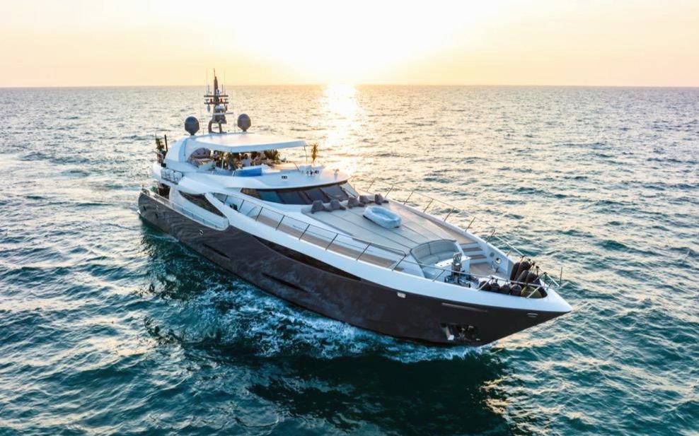 Nedship Khalili in Dubai, 110 ft