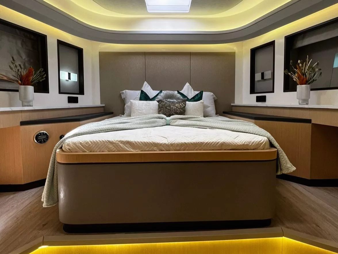 Sky Walker Aura yacht, image 2