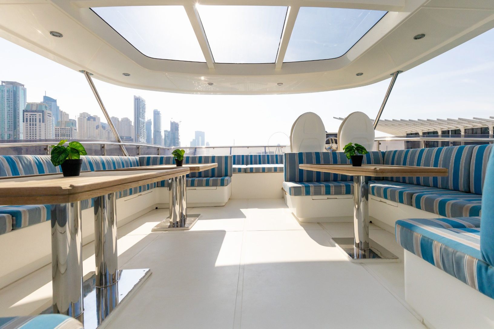 Sky Walker Caliente yacht, image 4