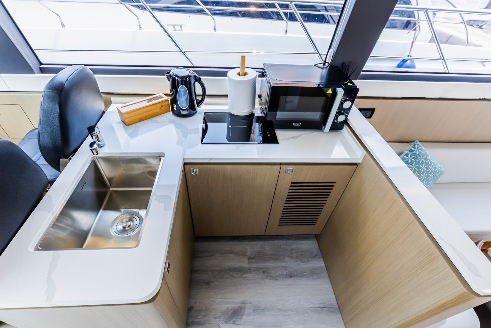 Sky Walker Lee yacht, image 10