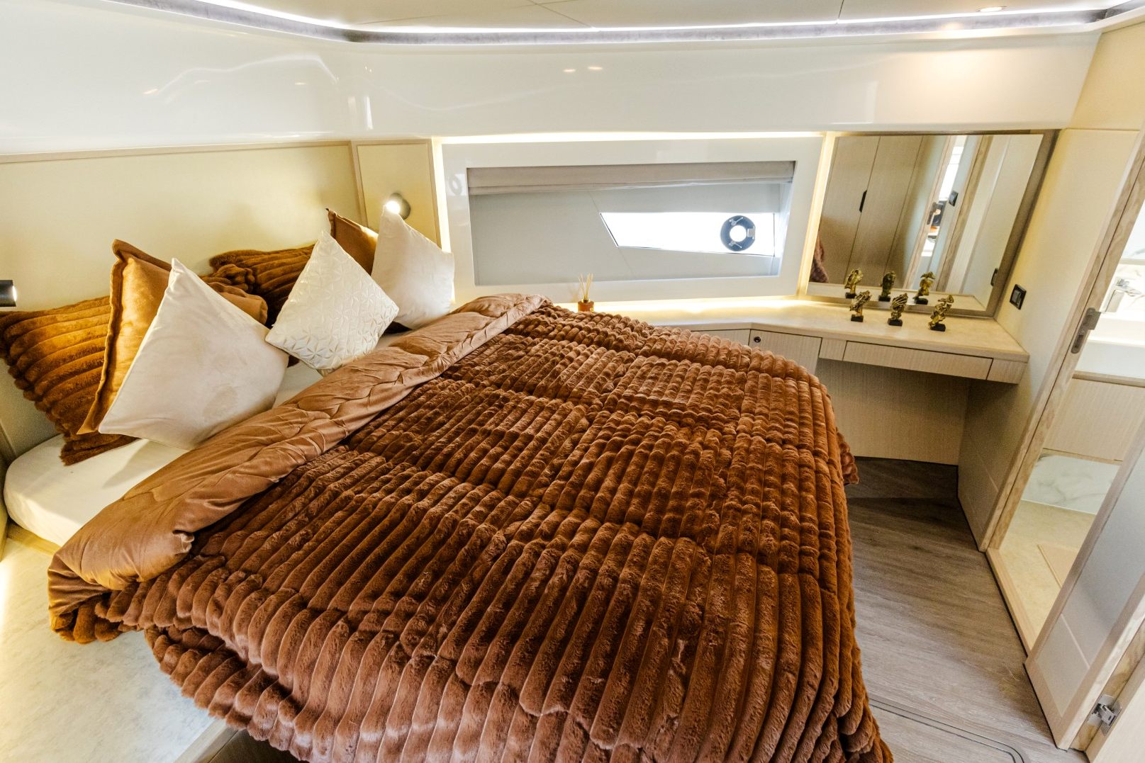 Sky Walker Fly X53 Sport yacht, image 12
