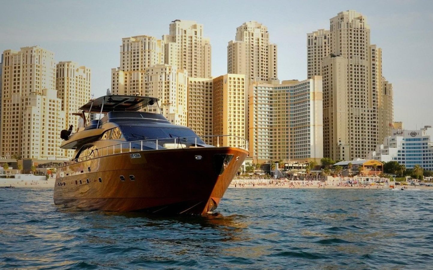 Azimut Anna in Dubai, 85 ft