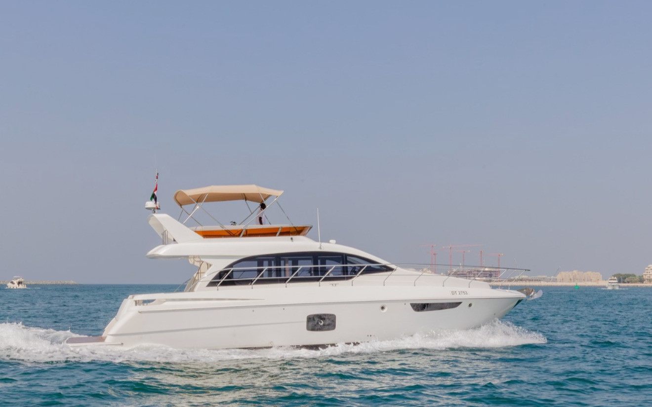 Sky Walker Kio in Dubai, 52 ft
