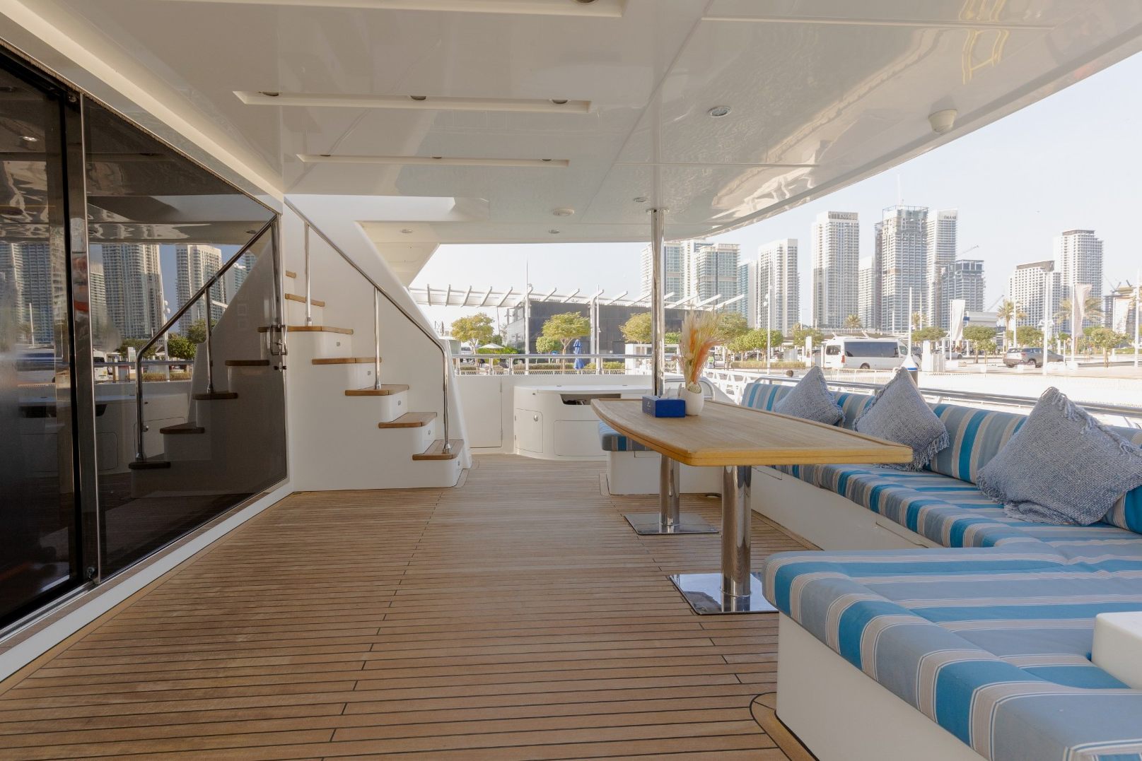 Sky Walker Caliente yacht, image 8