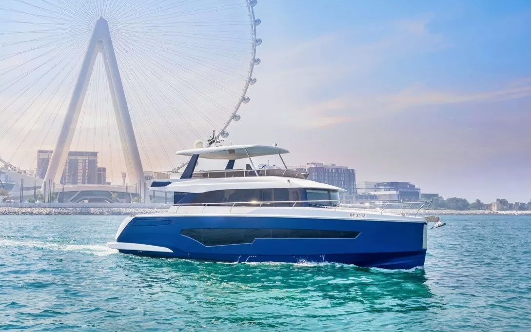 Sky Walker Taka Blue in Dubai, 62 ft