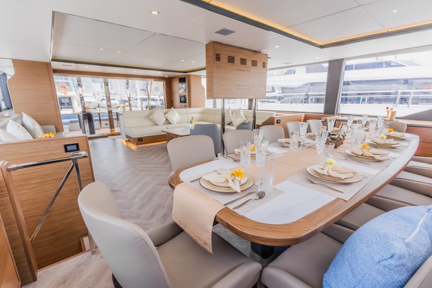 Sky Walker Aquila yacht, image 4