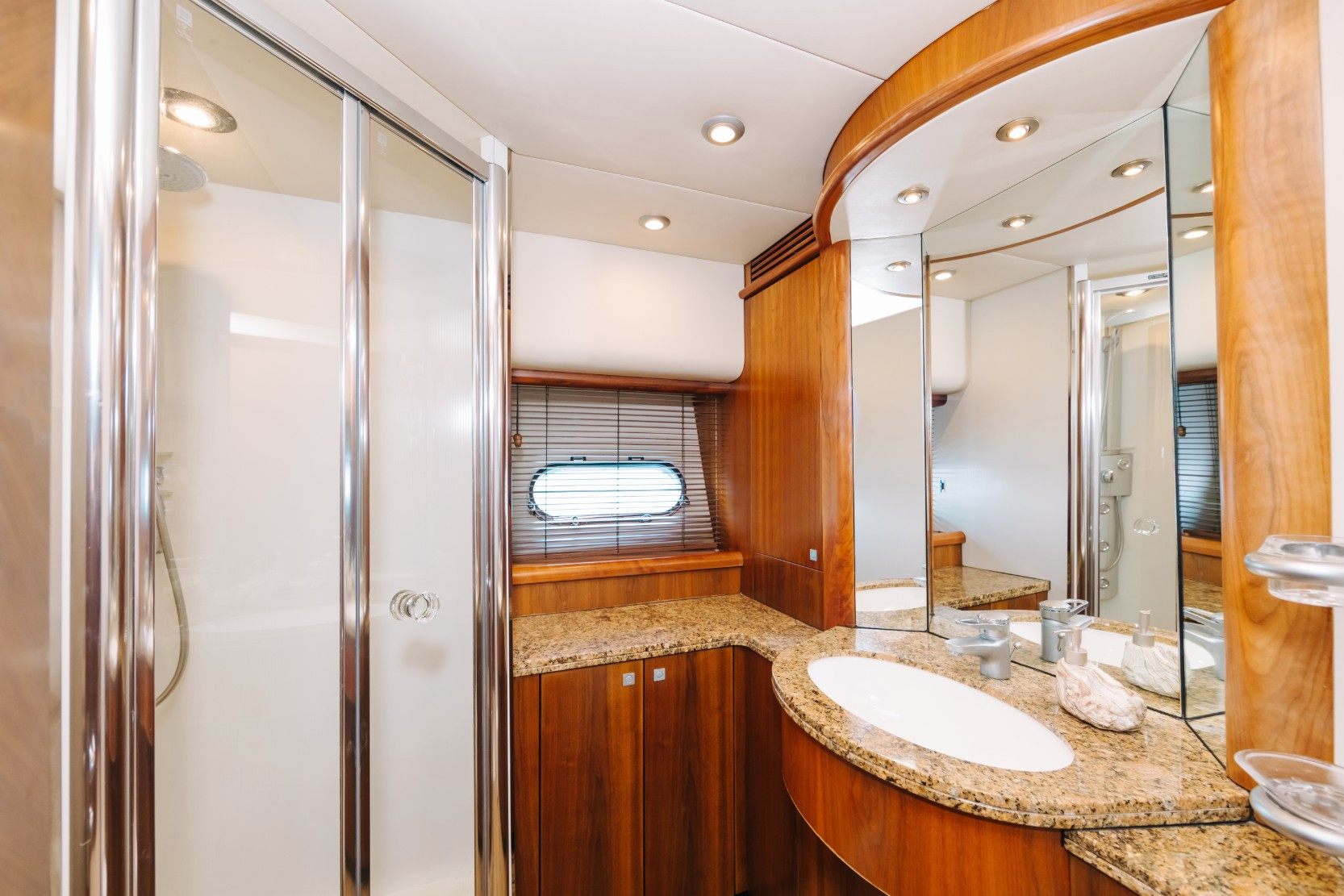 Sunseeker Why Not yacht, image 8