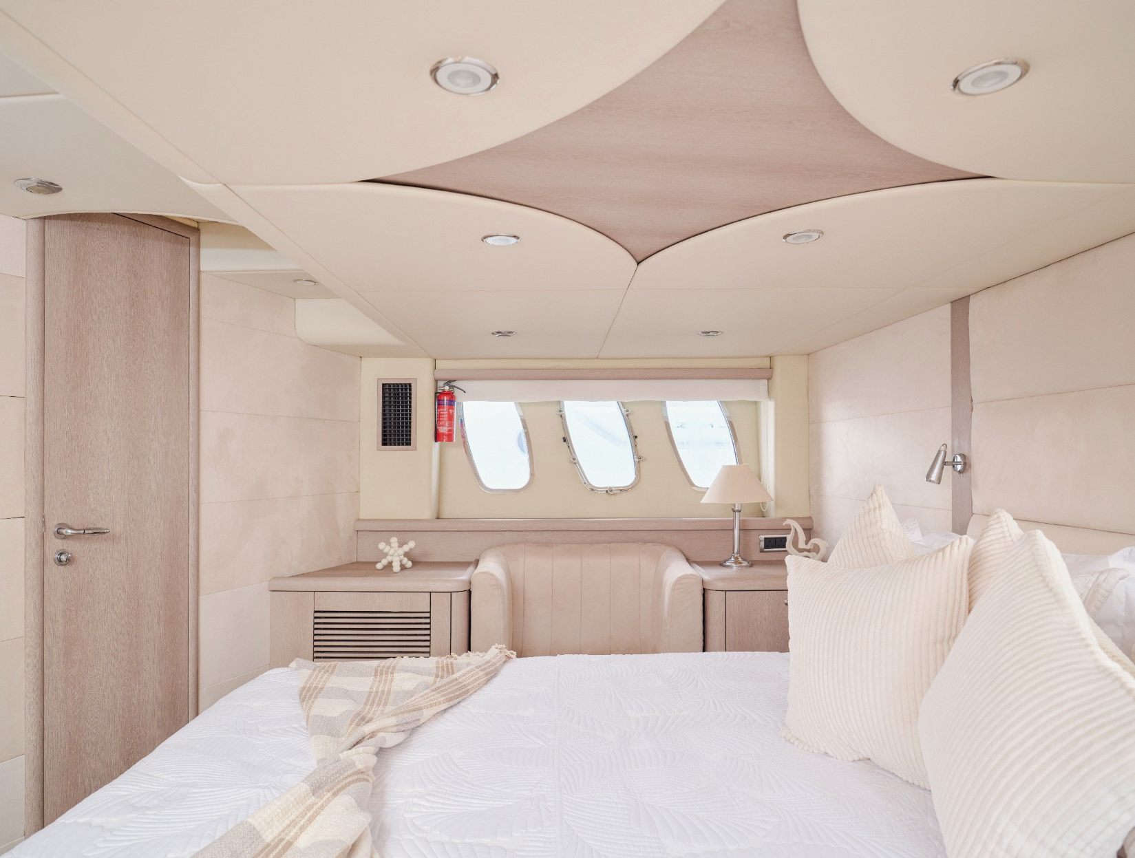 Sunseeker Satoshi yacht, image 4