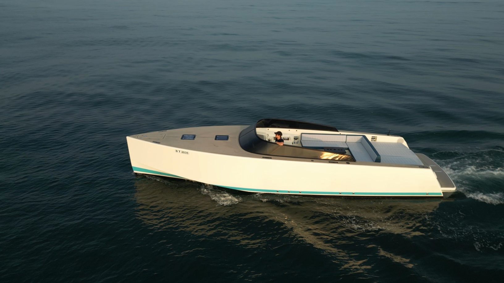 Van Dutch Connect yacht, image 3