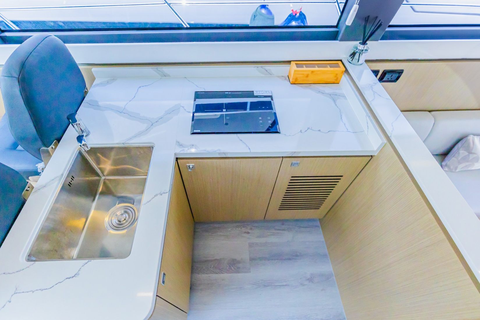Sky Walker Fin yacht, image 10